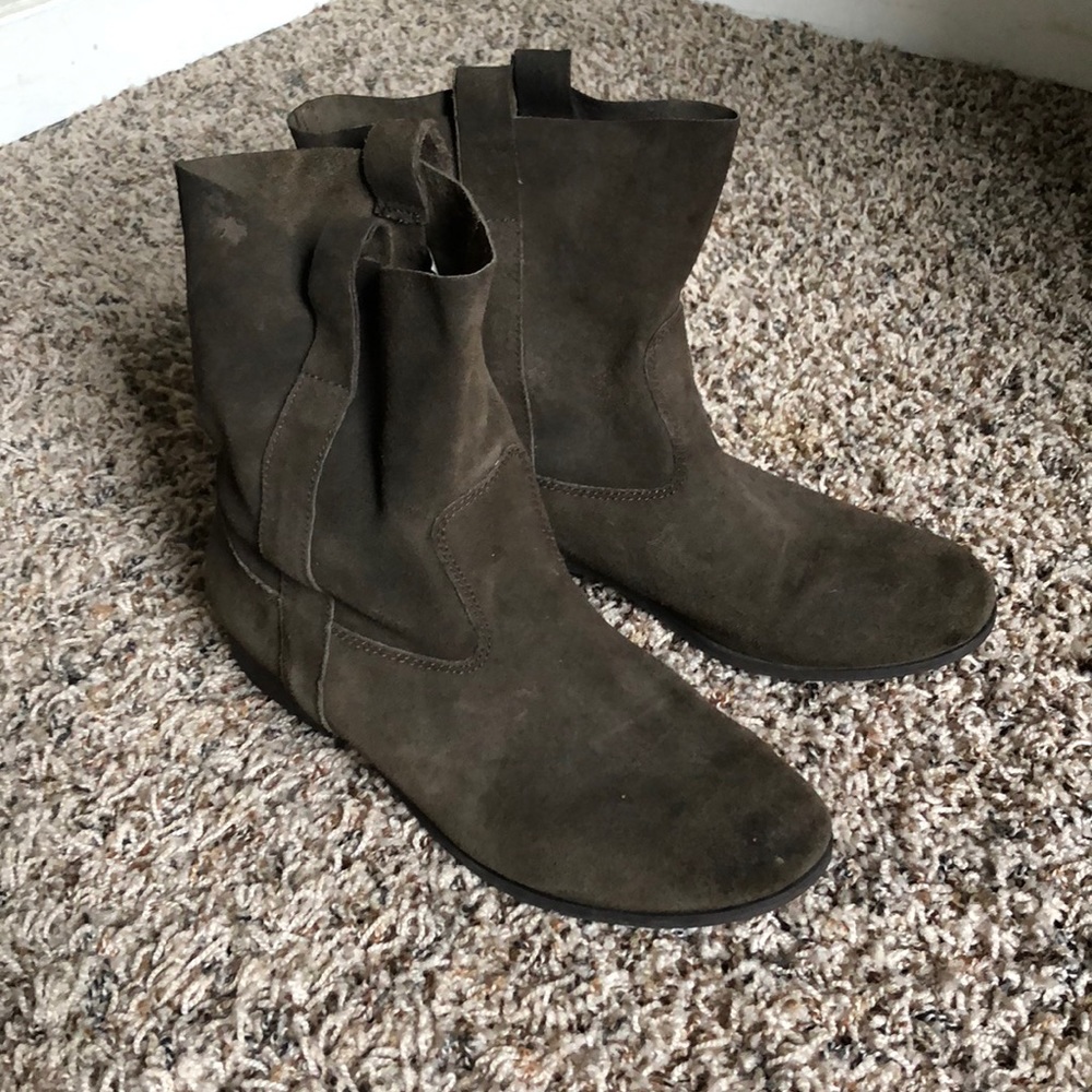 American Eagle Outfitters brown suede bootie size8